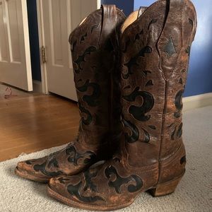 Brown distressed Corral boots w/ black Inlay